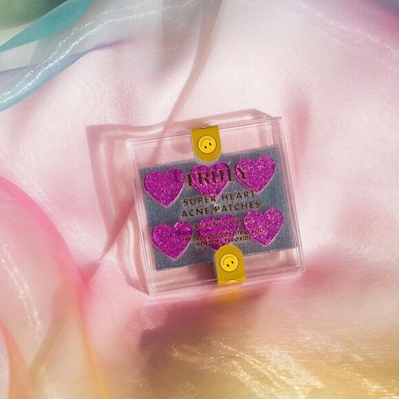 TRULY Beauty: Super Heart Acne Patches - Picture 1 of 3